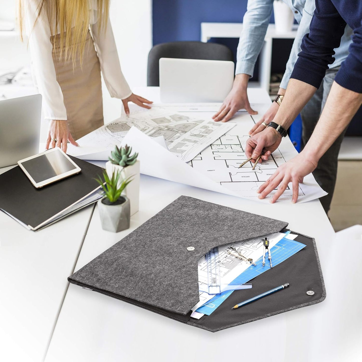 Smead Soft Touch Cloth Expanding File, 2" Expansion, Magnetic Closure, Tabloid Size, Gray (70924)