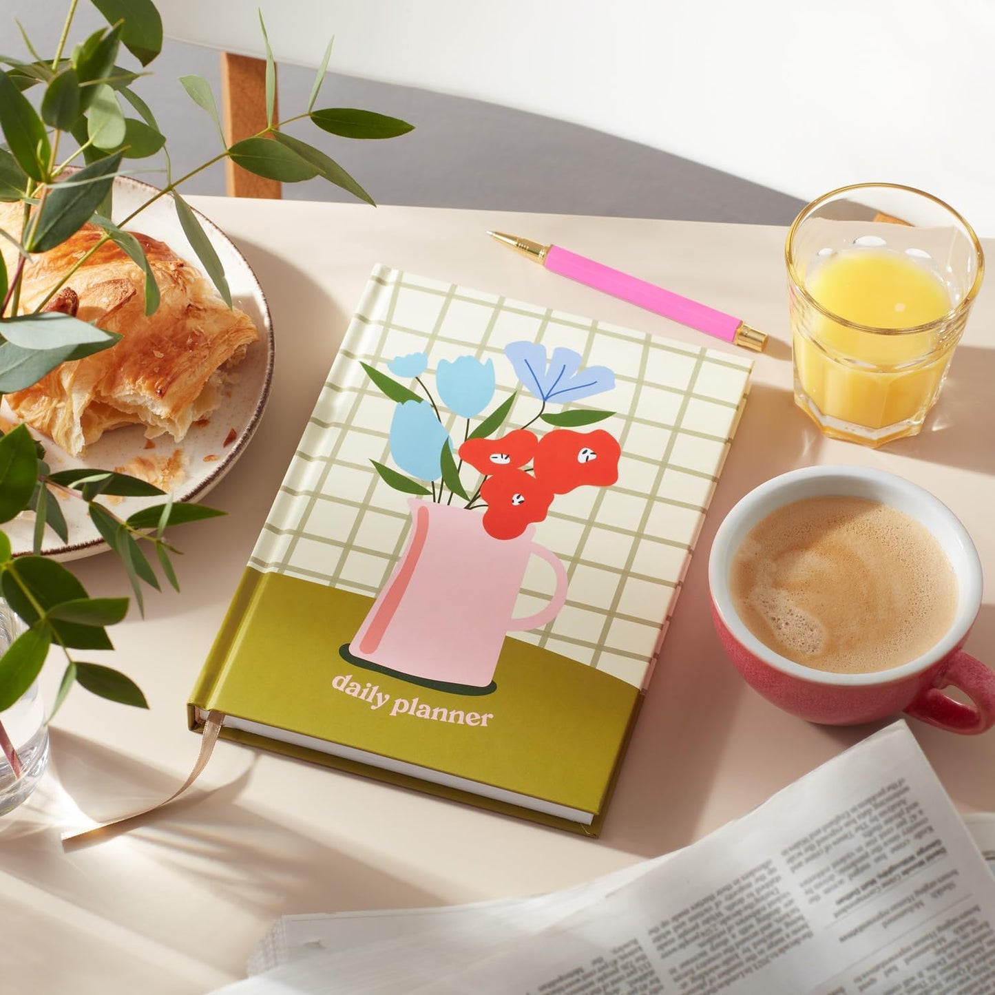 Yop & Tom Undated Daily Planner - Productivity Planner with Flower Vase Illustration - Weekly and Daily Organizer with Time Slots