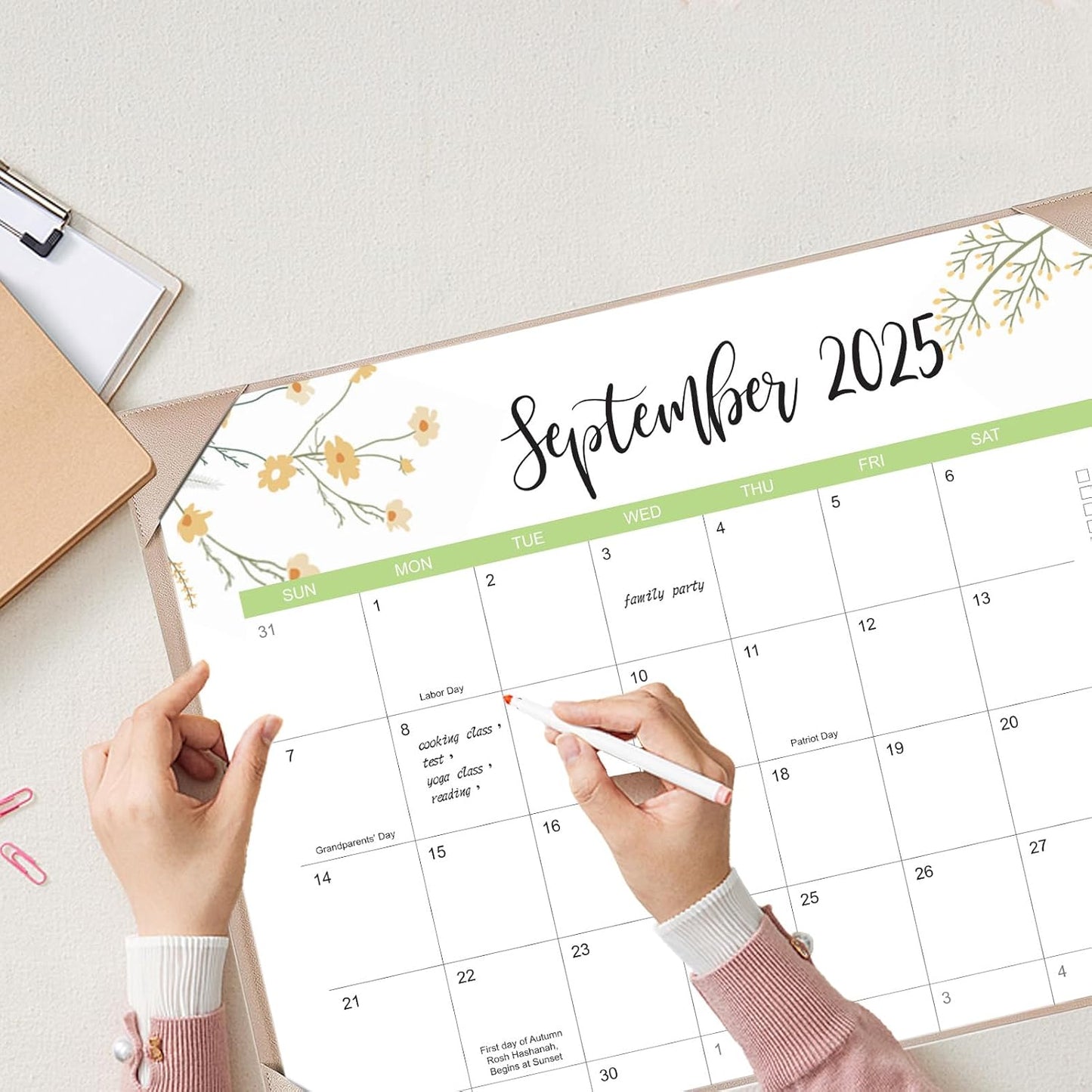Desk Calendar 2025-2026 with Desk Mat – 22" x 17" Large Desk Pad Calendar Runs From Sep 2025 to Dec 2026, Floral Design Desktop Calendar with To Do List, Personal Desk Calendar Planner for Home, Office