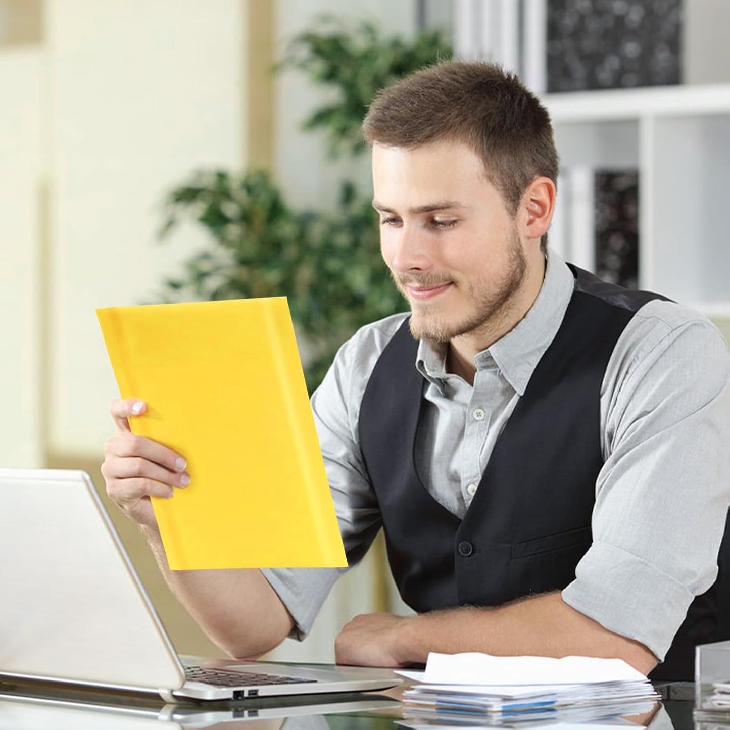 Kraft Bubble Mailers 6×10' Inch 50 Pack Yellow shipping envelopes Self-Seal Padded Mailing Envelopes for Jewelry Makeup Supplies and Small Business Packaging