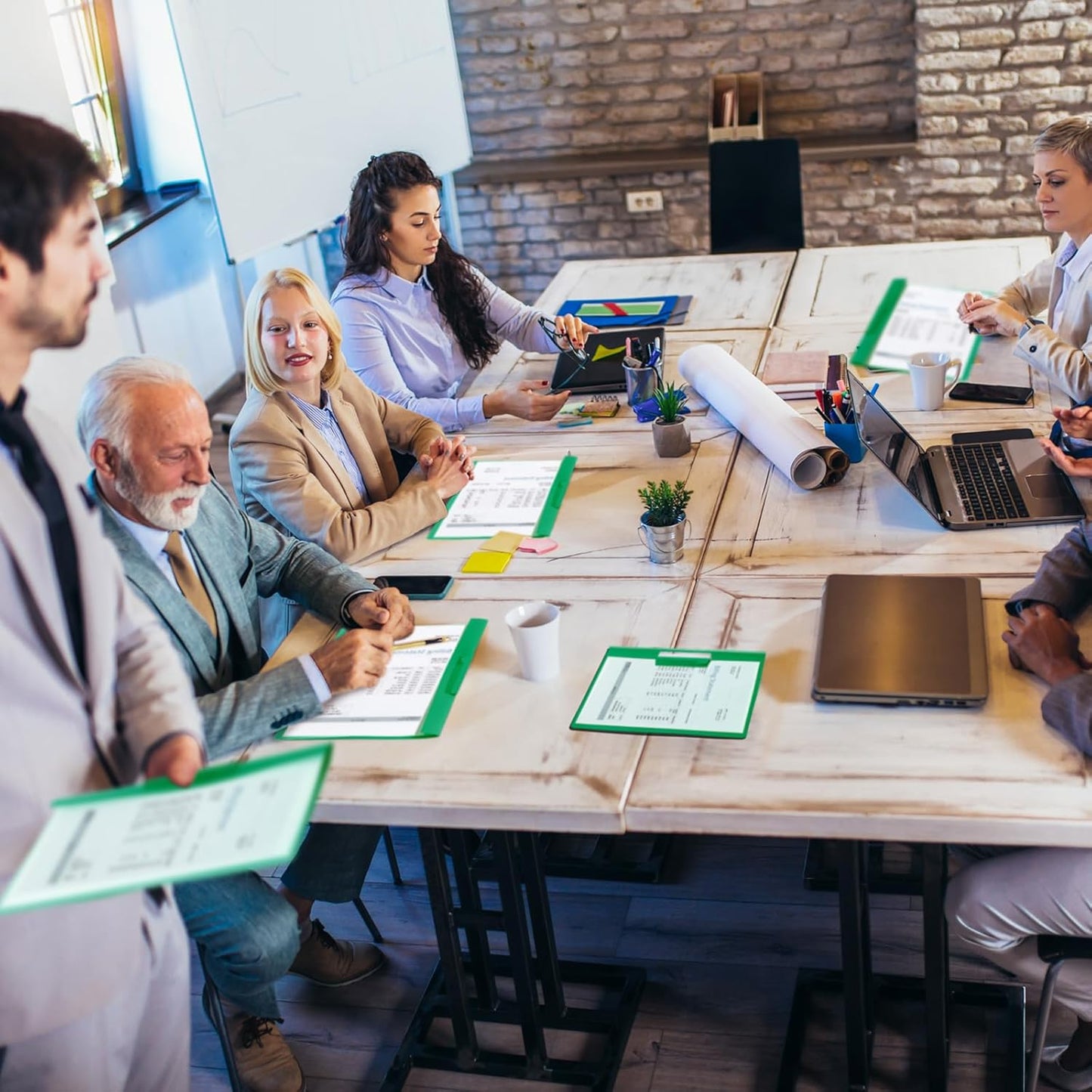 Maitys 25 Pack Clear Report Covers with Clip 11.4 x 9 Inch Presentation Folders Transparent Front Cover Portfolio Folder Resume Folder Interview Report Folders for Letter Size(Green)